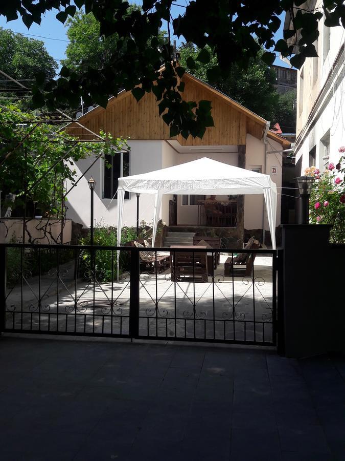 Ira & Vaso'S Guest House Borjomipark ภายนอก รูปภาพ
